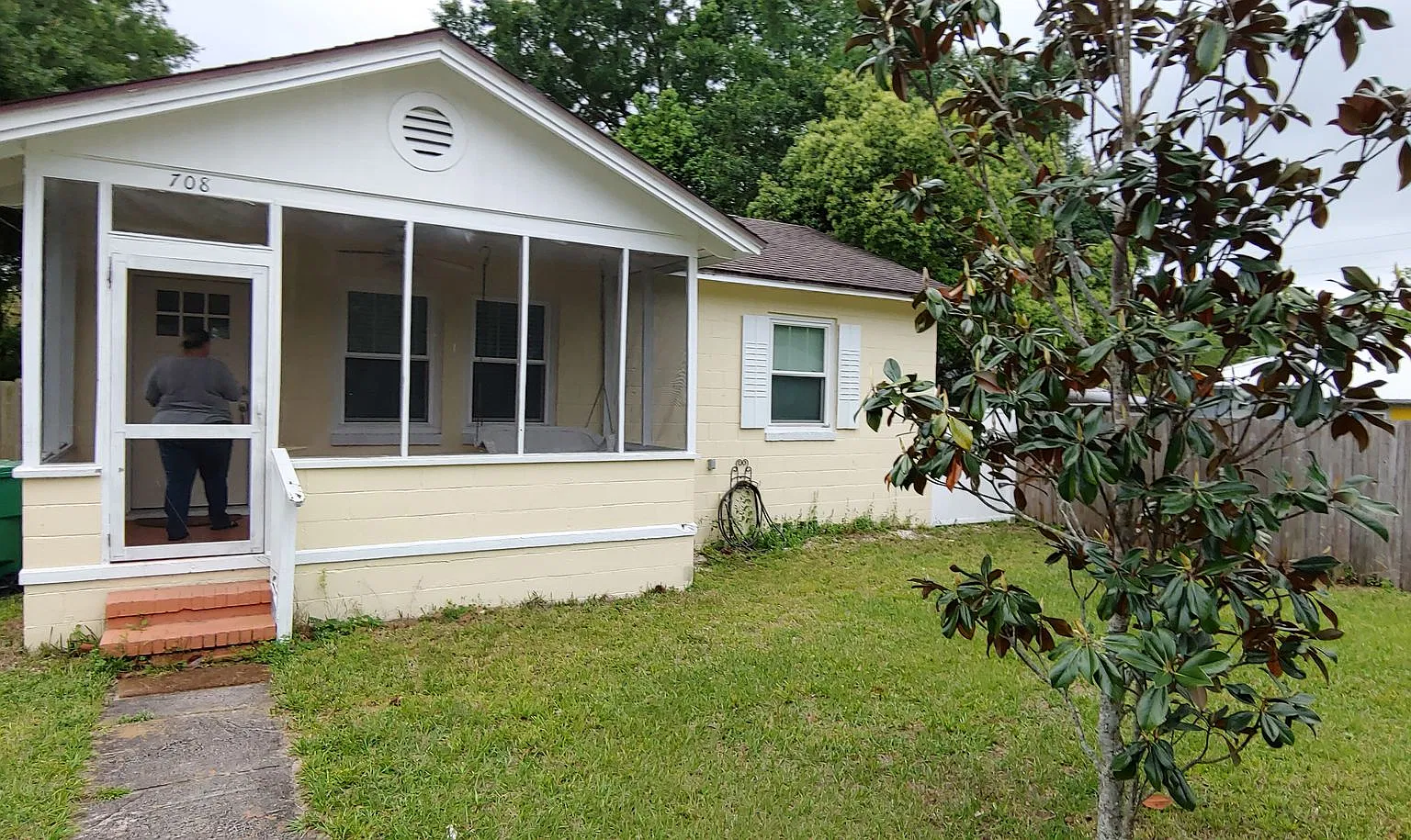 Cute 2 bedroom 1 bath single home — Photo 1