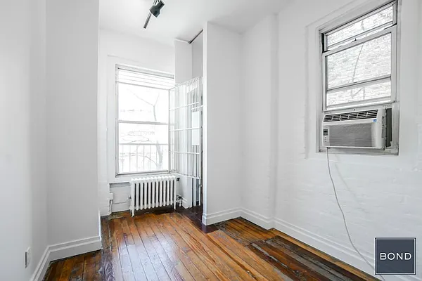 Rented by Bond New York | media 11