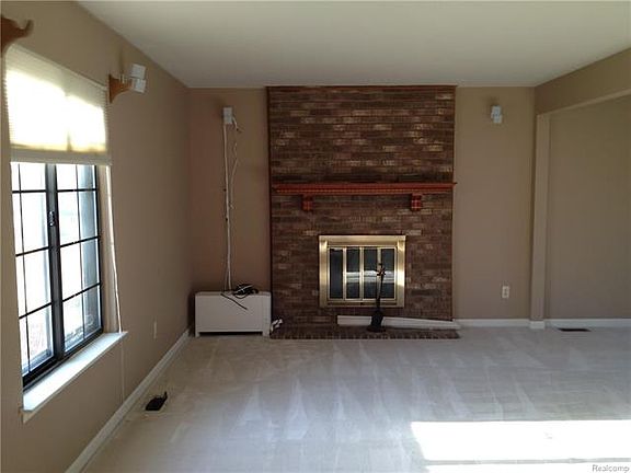 2nd image of 30333 Stratford Ct
