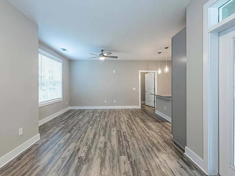 Foxwood Apartments — Photo 118