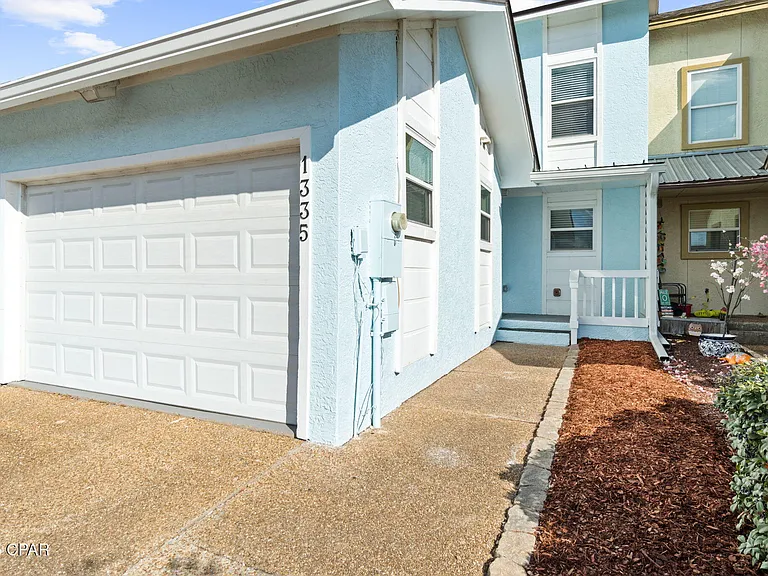 1335 Capri Dr — Photo 6