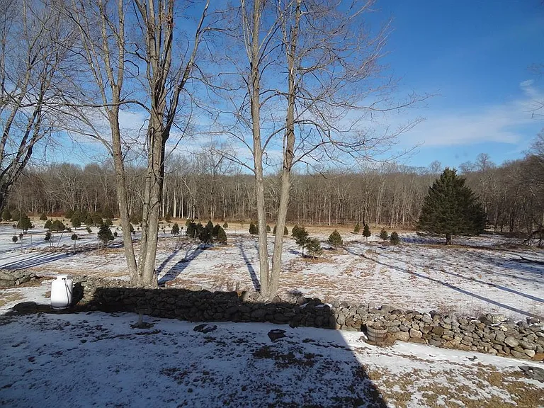 128 Center Rd — Photo 33