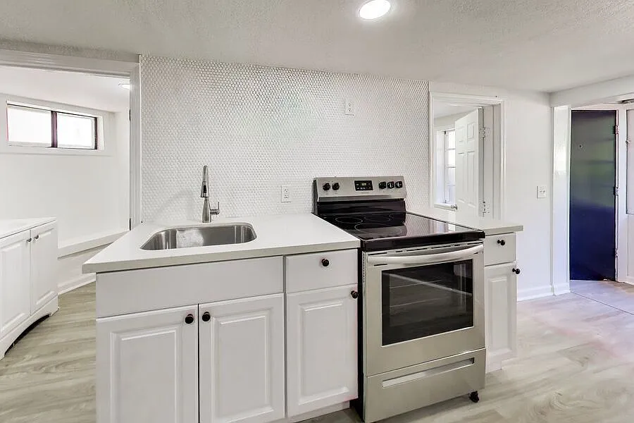 Charming 2BR in Elmwood | Renovated Interior | Near Berkeley & Rockridge — Photo 3