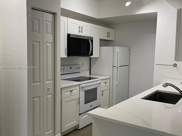 2500 Centergate Dr #104 — Photo 4
