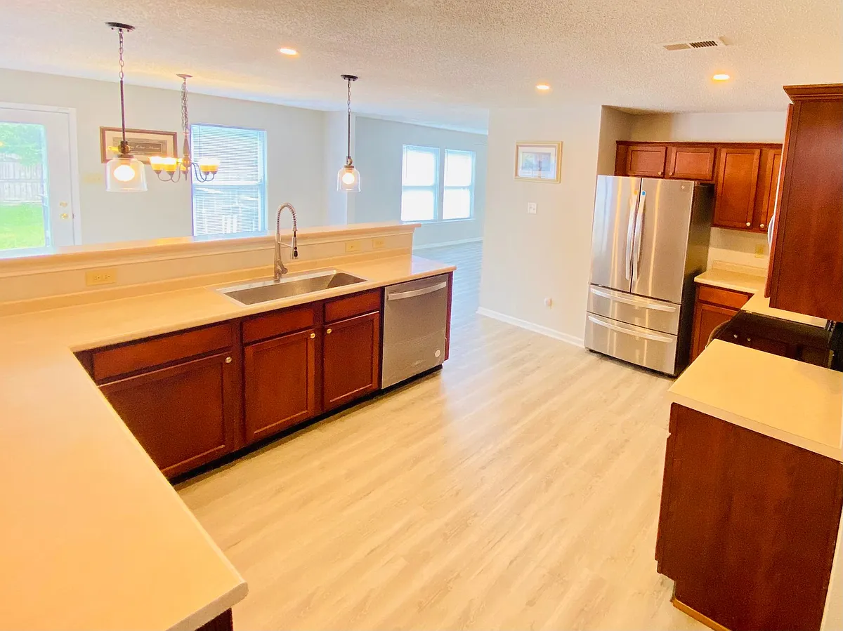 Building Photo - 5843 Amber Ln