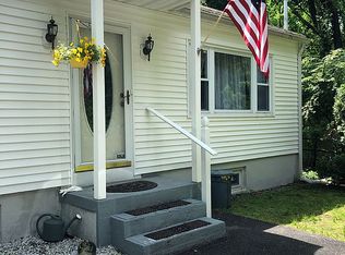 31 Carletondale Rd, Ringwood, NJ 07456