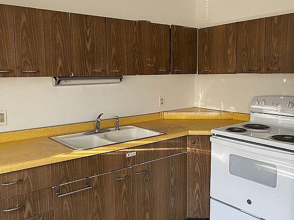 2nd image of 434 Eureka Ave #B