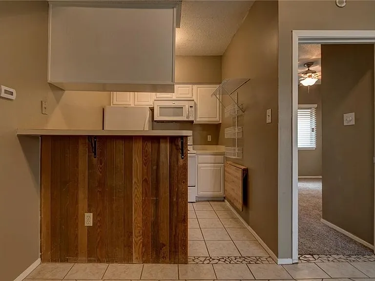 2714 Nueces St #203 — Photo 3