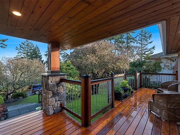 5th image of 2229 Arbutus Rd