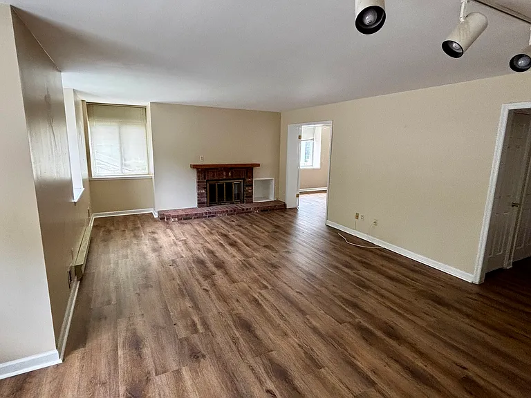 63 Bennett Cmn #63 — Photo 5