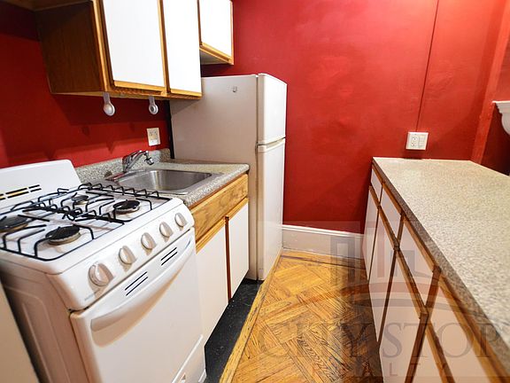 3rd image of 49 W 74th St #A