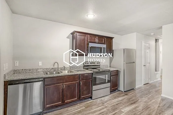 3 bed, 2.0 bath, 980 sqft, $1,035 — Photo 4