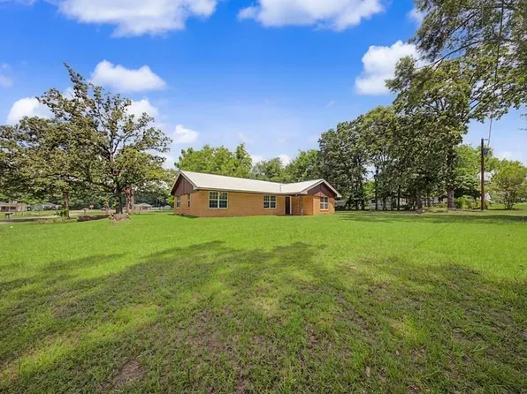 508 Miller St, Broaddus, TX 75929