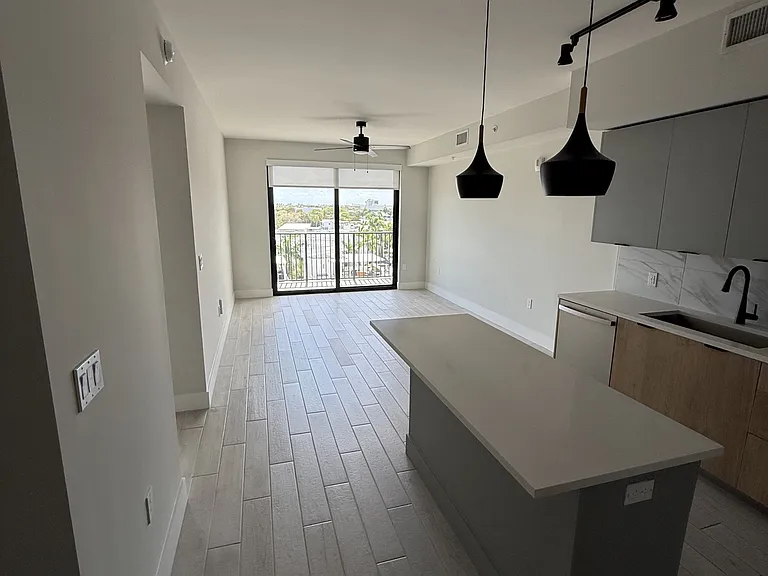 949 E 24th St #416 — Photo 1