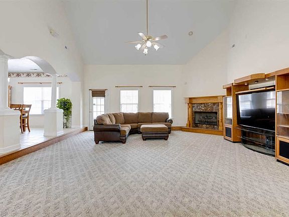 4th image of 401 Kate McClanahan Dr
