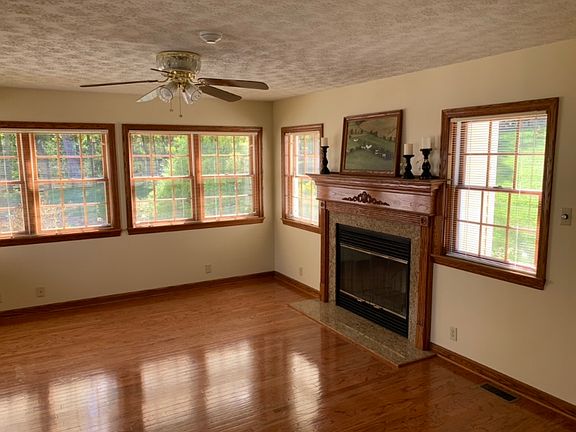 2nd image of 560 Juniper Ln