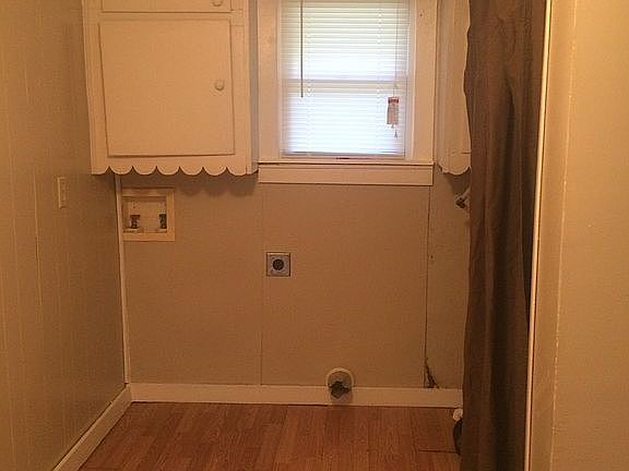 LAUNDRY ROOM VIEW #2