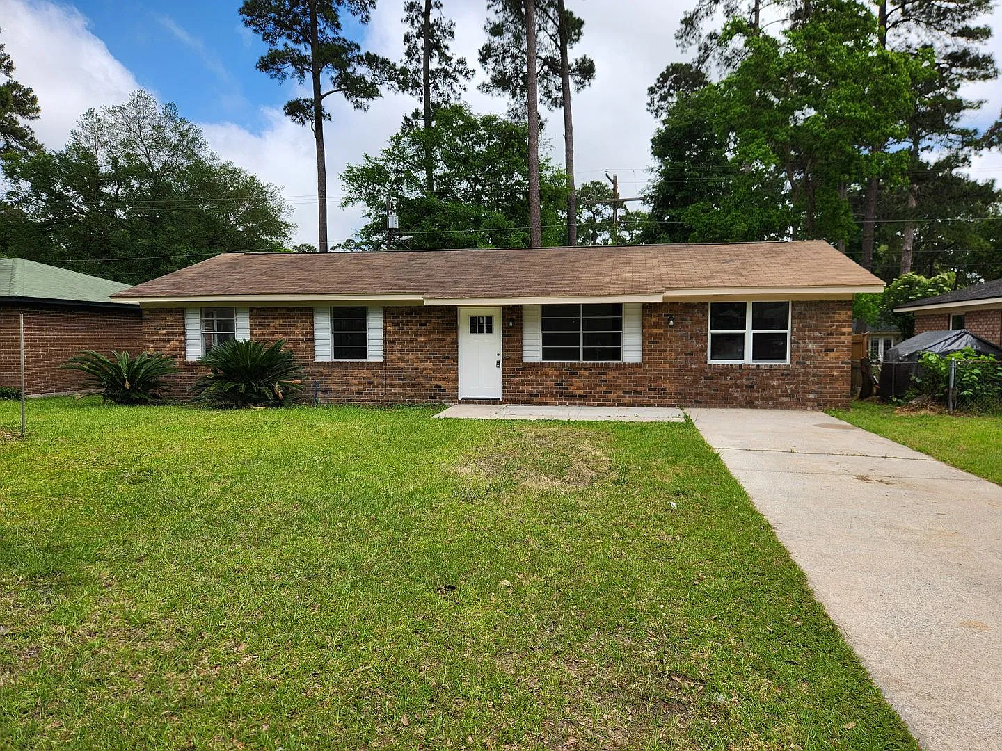 Stunning 4 bedroom, 2 bathroom home located on Wilmington Island — Photo 1