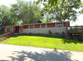 1050 Hiawatha Dr, East Dubuque, IL 61025