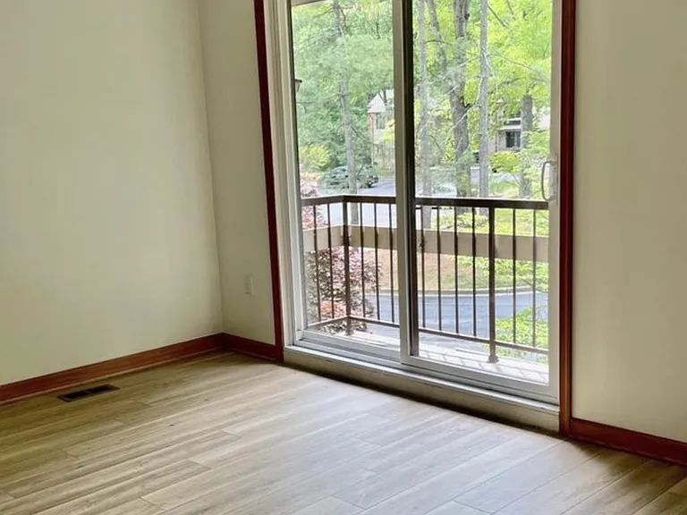5 Briardale Ct — Photo 4