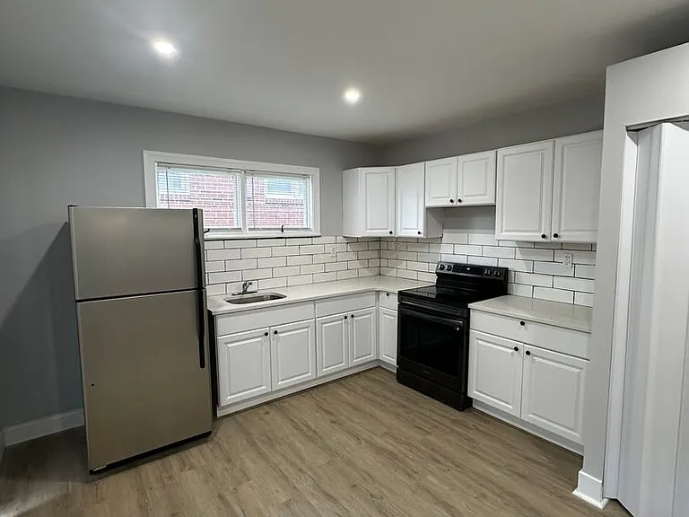 1604 E Macdade Blvd — Photo 2