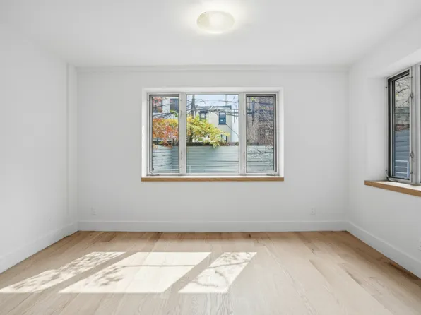 107 Waverly Avenue image 10 of 23