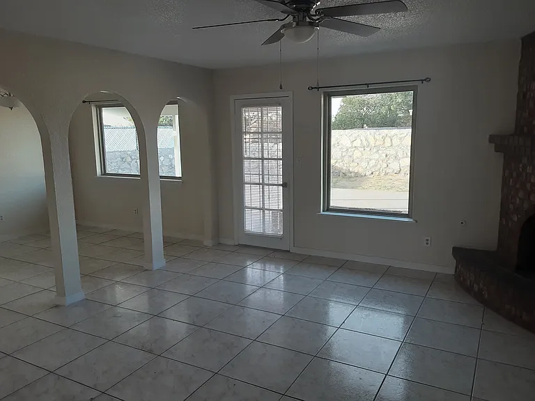 11453 Rex Baxter Dr — Photo 3