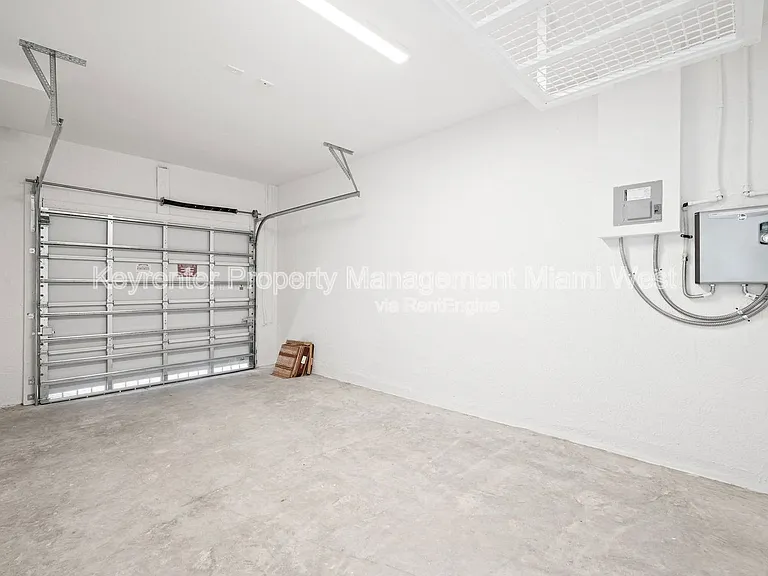 1385 SE 7th Ter — Photo 25