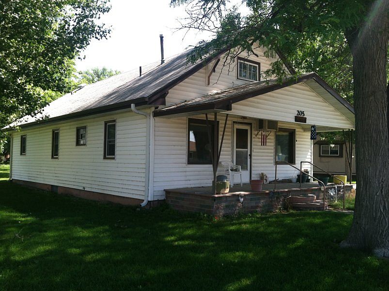 1st image of 205 W Avenue I
