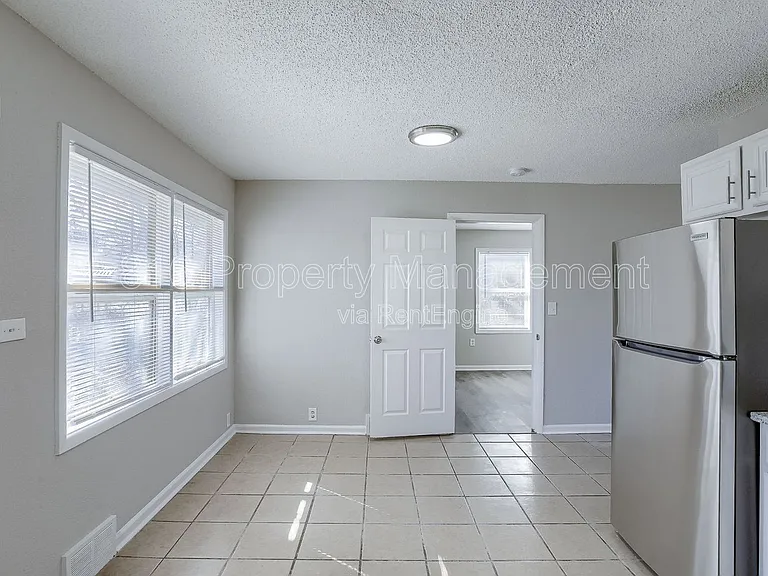 11201 Crystal Ave — Photo 8