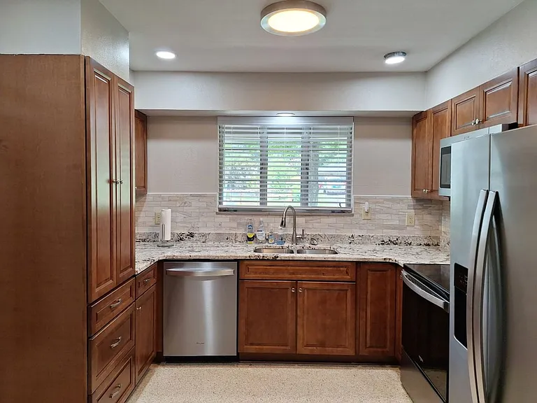 6826 Dorchester Dr — Photo 61