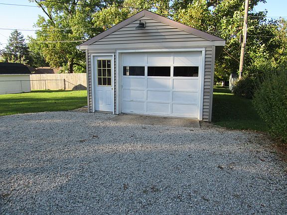 2nd image of 1806 Eastwood Dr