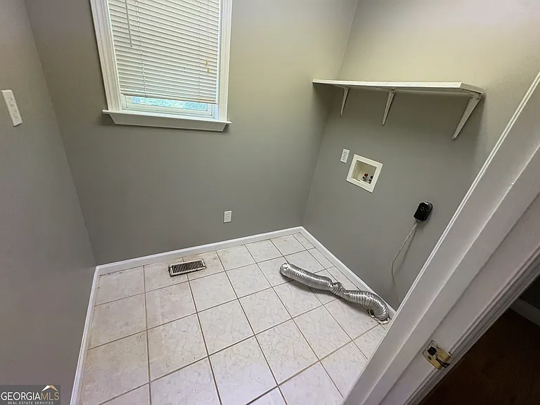 2829 Maple Rd SE — Photo 9