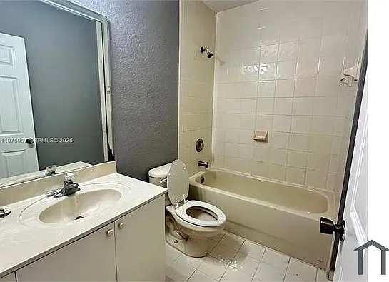 687 SW 10th St — Photo 14
