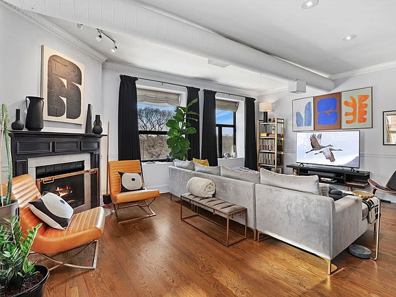 5th image of 910 S Michigan Ave APT 304