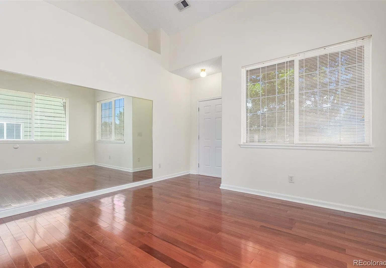 3 bed, 2.5 bath, 1615 sqft, $2,730 — Photo 2
