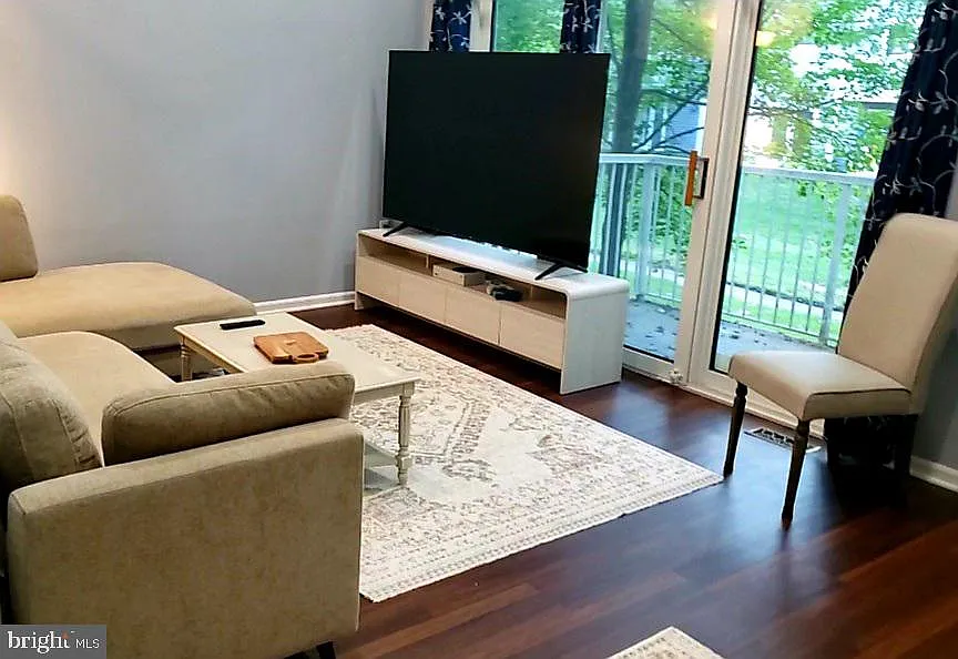 2 bed, 2.5 bath, 1307 sqft, $3,150 — Photo 2