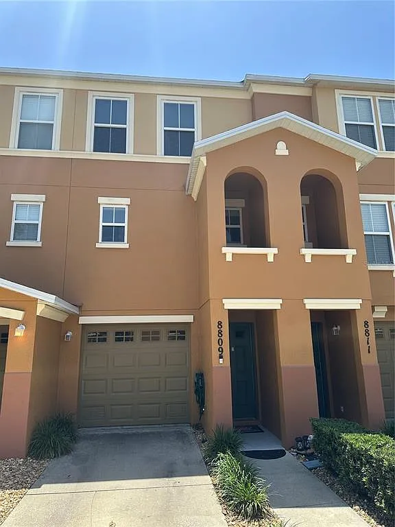 2 bed, 2.5 bath, 1064 sqft, $2,200 — Photo 2