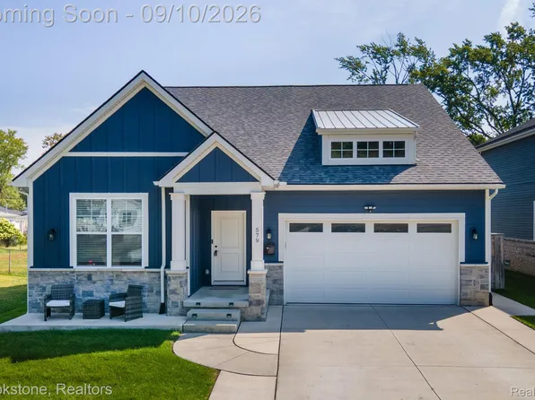 579 S Bywood Ave, Clawson, MI 48017