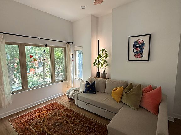 4th image of 1344 N Artesian Ave #2