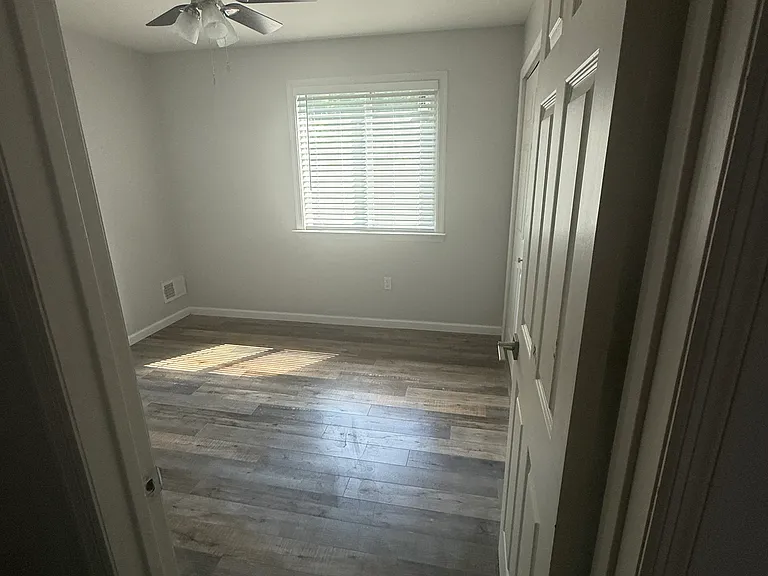215 Hickory Ct — Photo 15