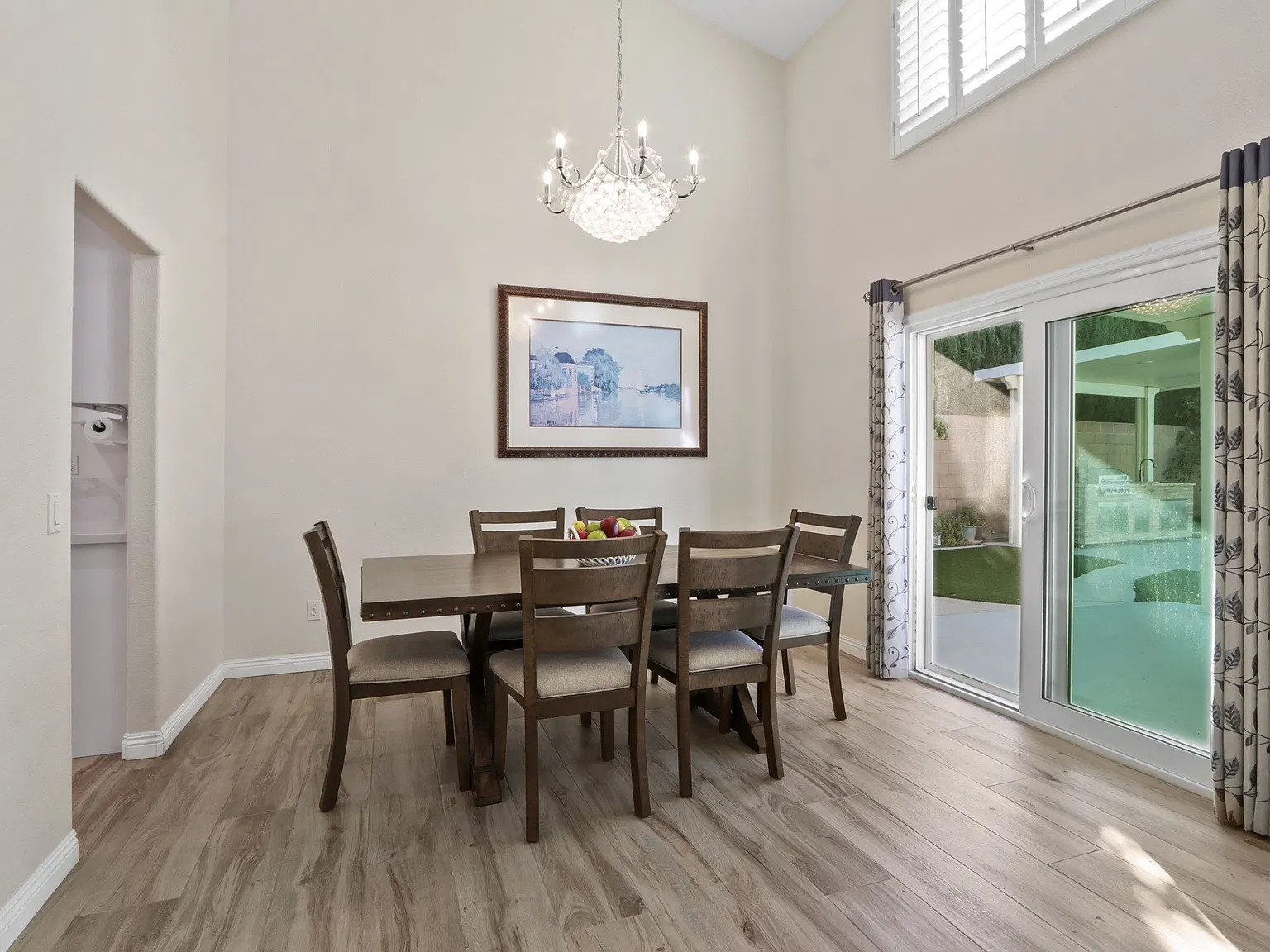 5 bed, 2600 sqft, $4,600 — Photo 4