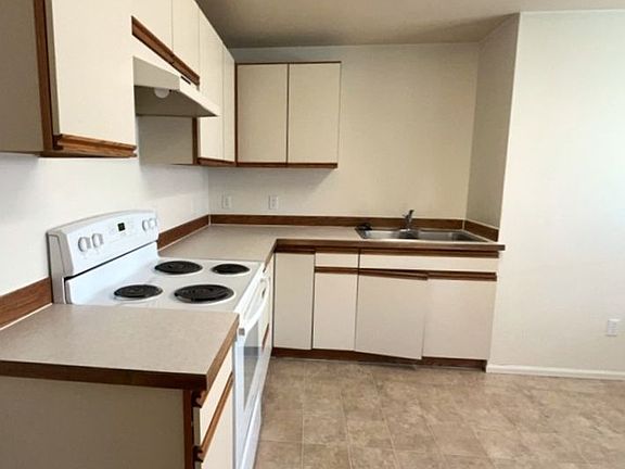 3rd image of 2521-23 Yew St #2521