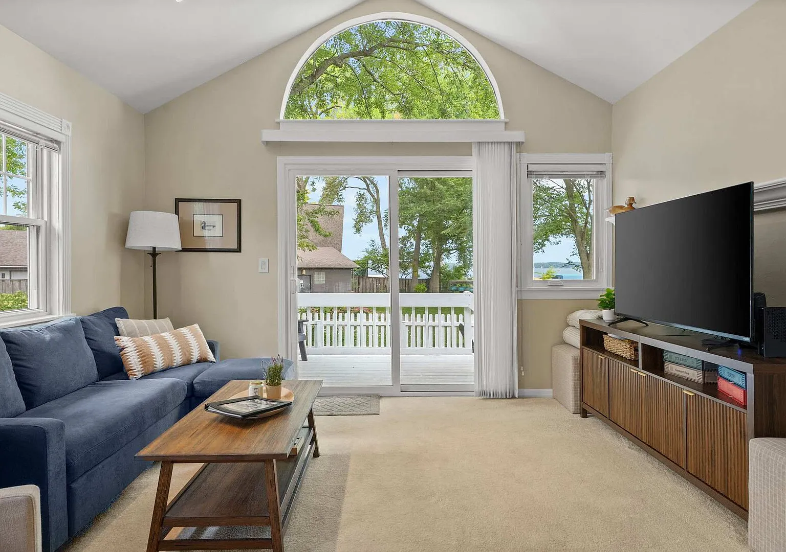 3 BR 2BA Lakefront Home - Dog Friendly - 30 Day — Photo 3