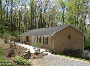 27 Rio Ln, Falling Waters, WV 25419