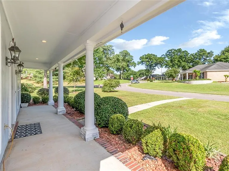 7490 Quency Dr — Photo 5