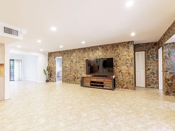 4th image of 9081 SW 55th Ct