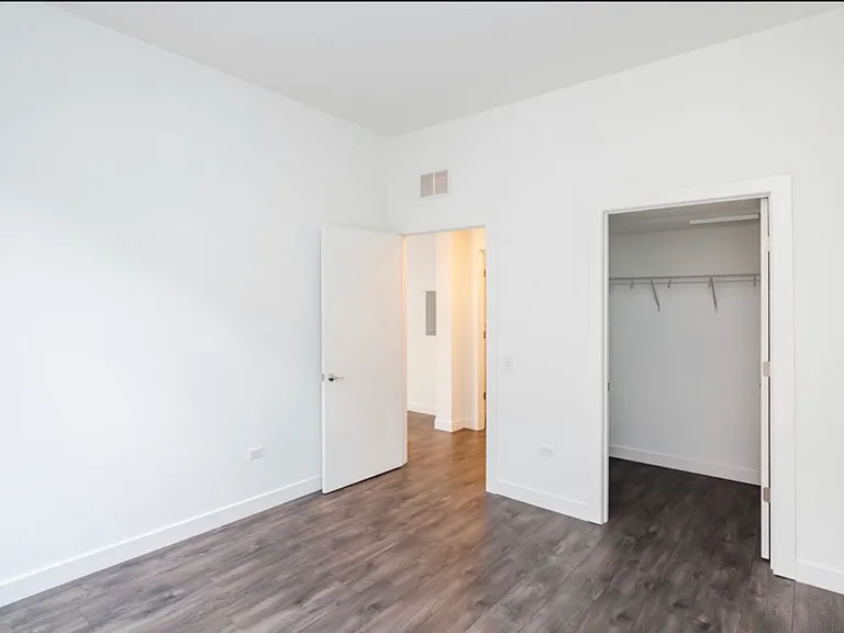 3420 N Lincoln Ave #206 — Photo 3