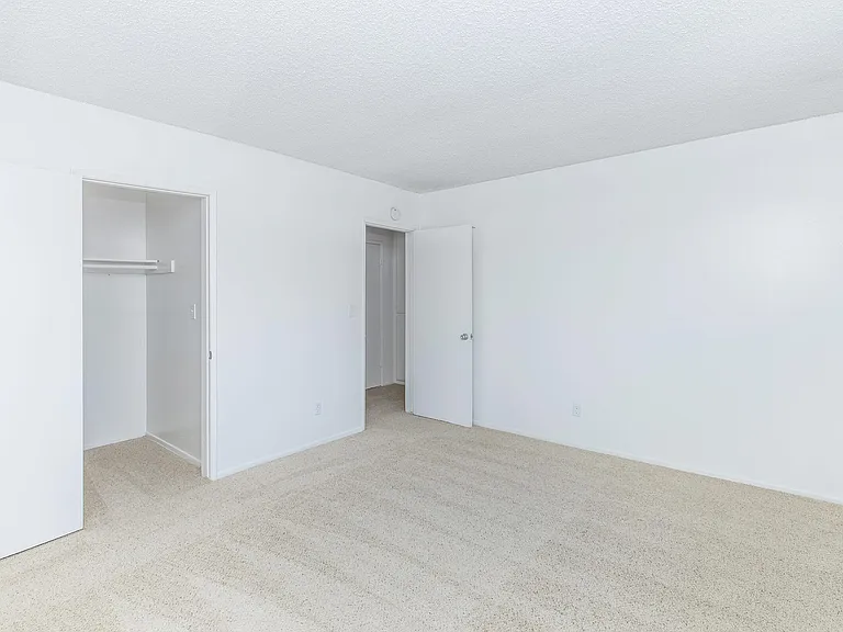 Buena La Vista Apartment Homes — Photo 29
