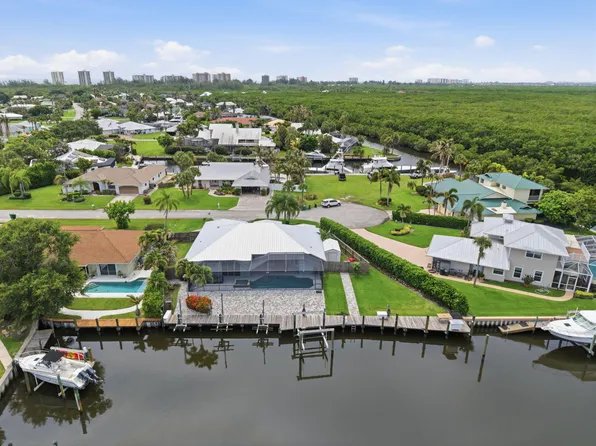 117 Queen Elizabeth Court, Hutchinson Island, FL 34949